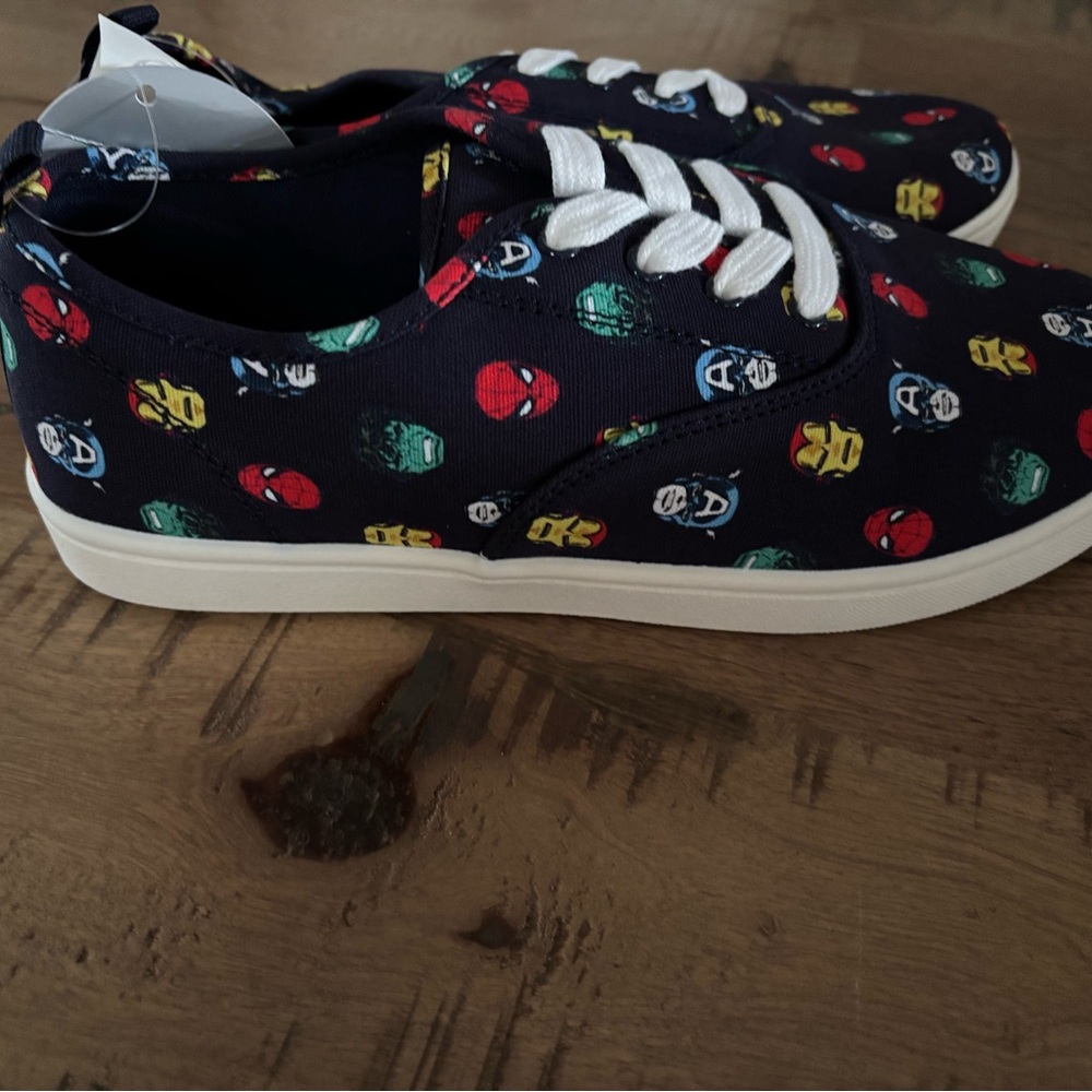 BRAND NEW!! GAP Marvel Kids' Navy and Red Superhero Sneakers size 4